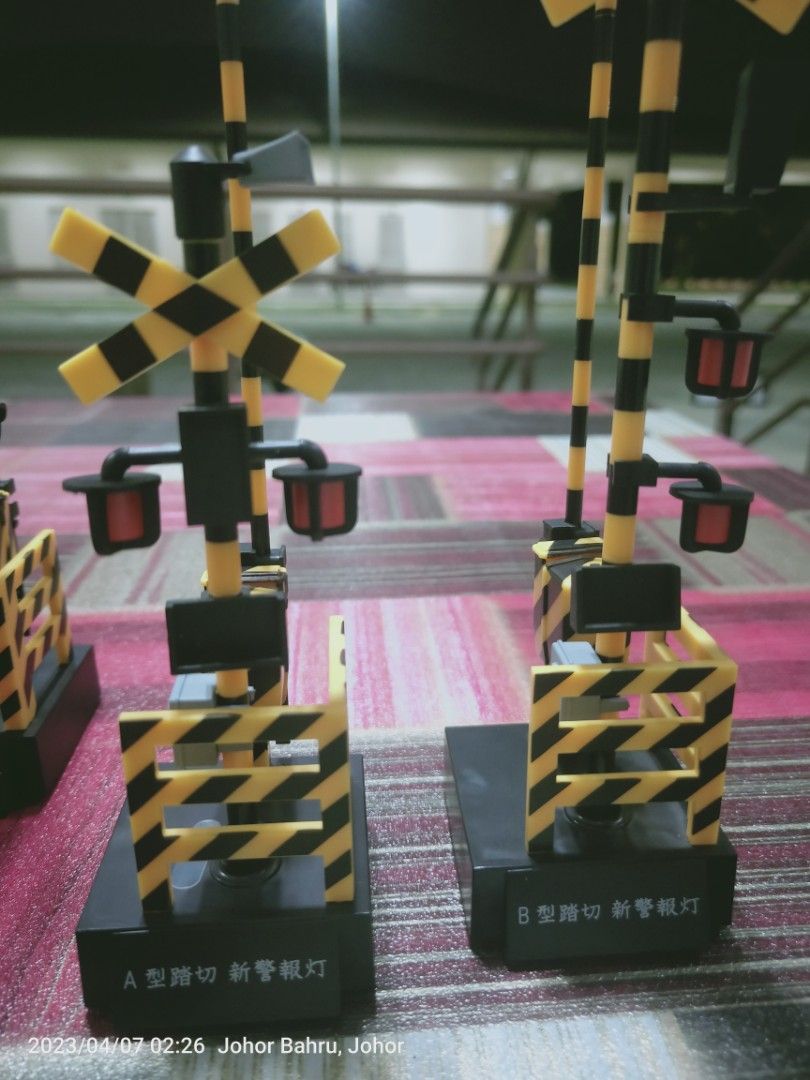 Japan's Realistic Railroad Crossing Diorama Figures 1/24, Hobbies & Toys, Toys & Games on Carousell