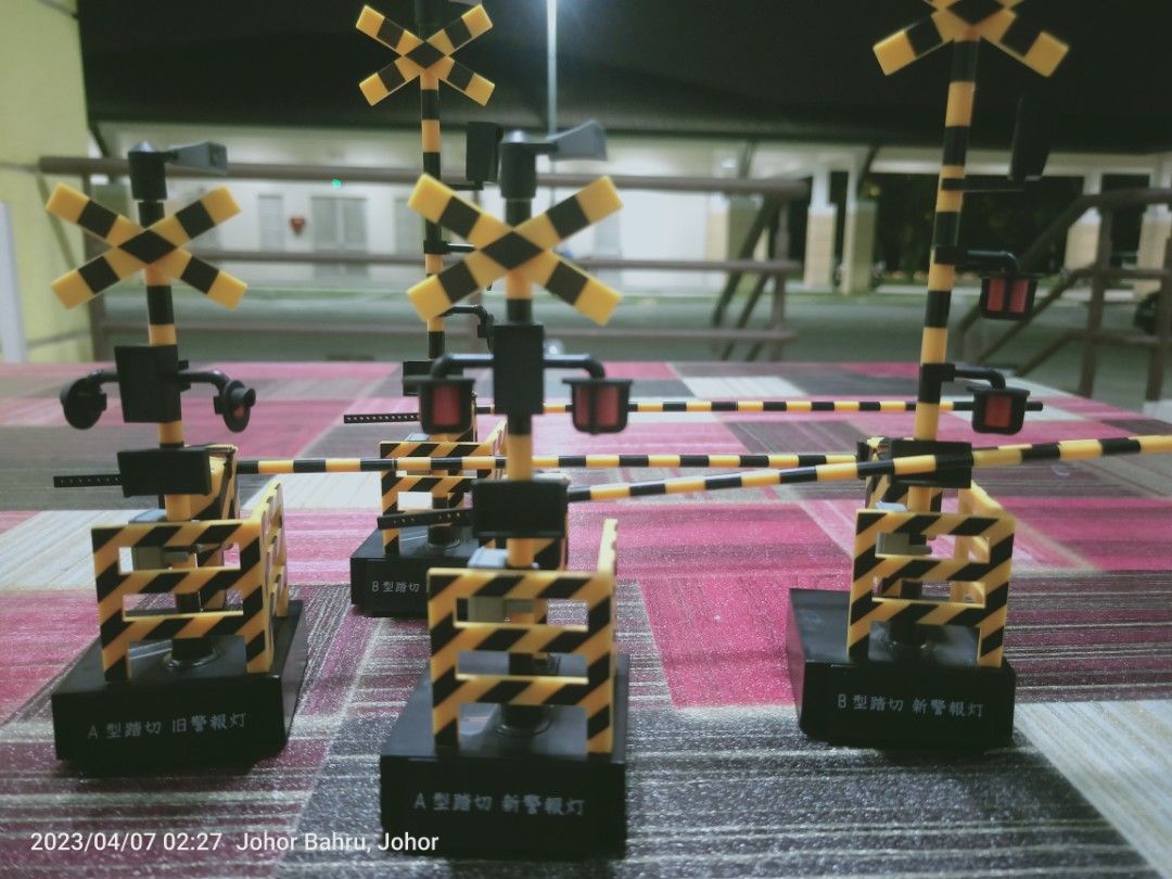 Japan's Realistic Railroad Crossing Diorama Figures 1/24, Hobbies & Toys, Toys & Games on Carousell