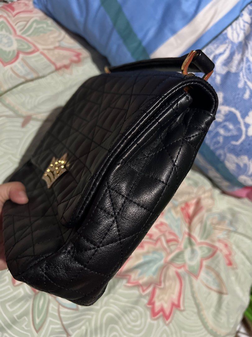 j.estina (Category: Luxury Bags & Wallets) located in Bacolod City. Submitted by jayeallaine (Listing ID 1225002975, Image 3). Description: .