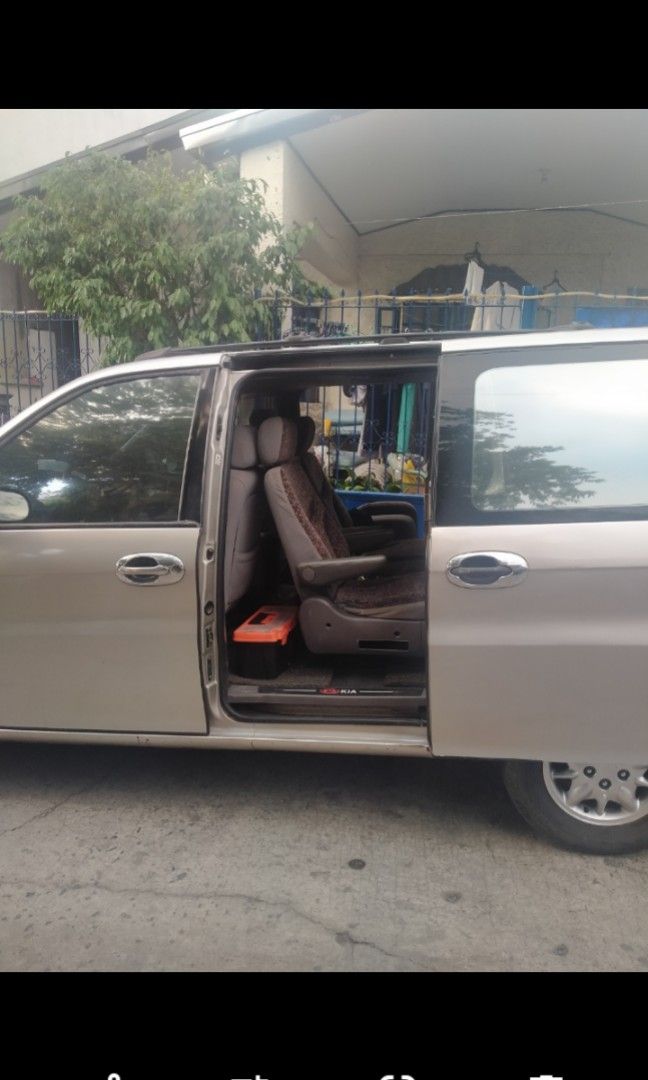 Kia Carnival kia carnival Manual on Carousell
