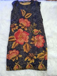 L Vintage Long Sleeved Floral Dress
