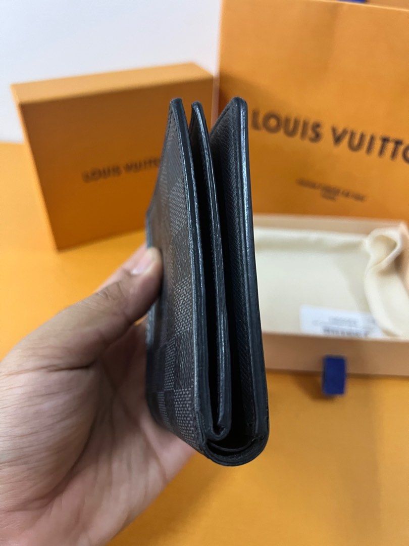 Louis Vuitton Amerigo Wallet, Men's Fashion, Watches & Accessories, Wallets  & Card Holders on Carousell