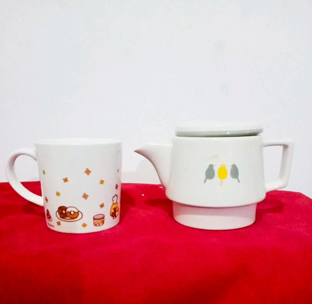 Mr. Donut Tea pot (Category: Coffee & Tea Tableware) located in Las Pinas. Submitted by bethany1965 (Listing ID 1117186030, Image 2). Description: Rare /Vintage Teapot Collectible piece 1 cup capacity From Japan, this cute White/off white Mister Donut teapot is surely an awesome addition to your teapot collection Size is 10cm tall, 15 cm wide accross Pls manage your expectations since this piece is from thex early 70's but still in good condition