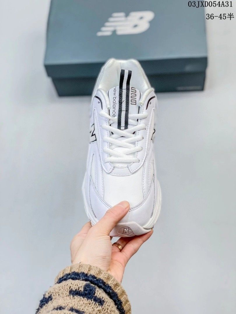 New Balance 725 premium trainers in white and grey, Women's Fashion,  Footwear, Sneakers on Carousell