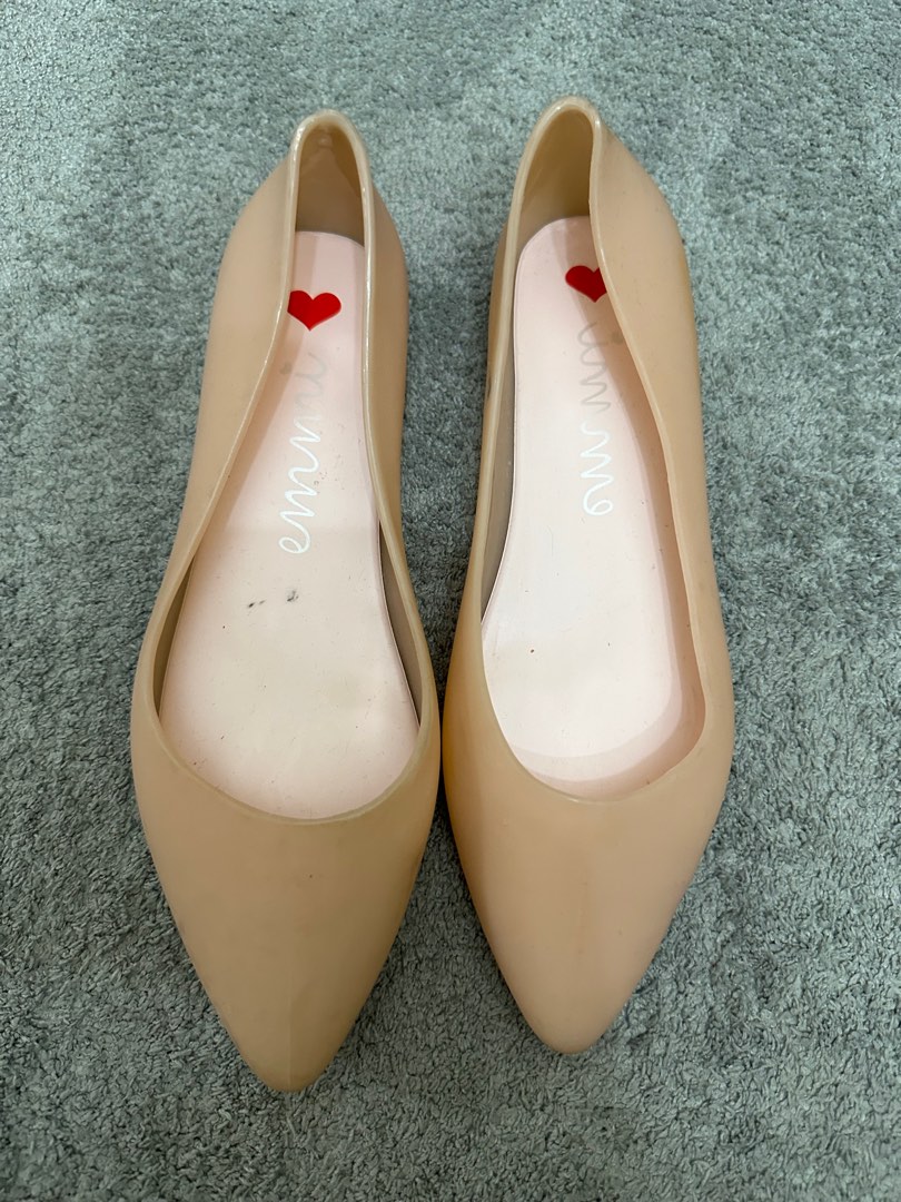 pointed nude flats