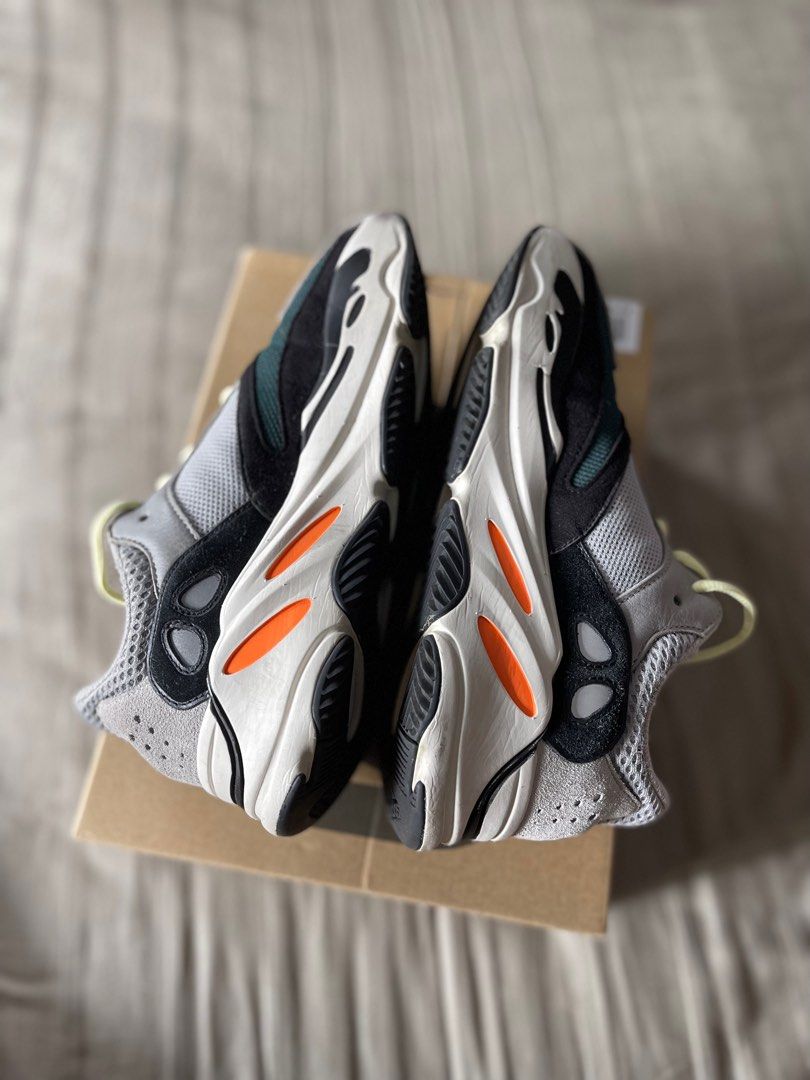 yeezy 700 og waverunner