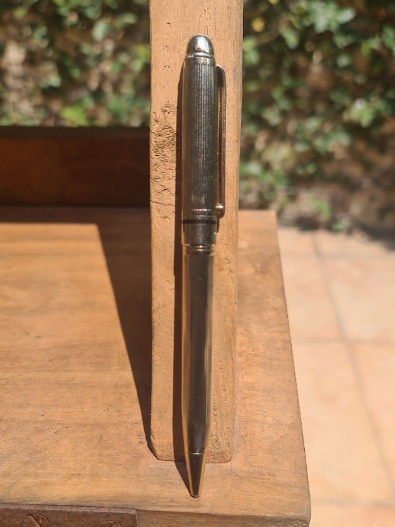 Pierre Cardin pens (Category: Luxury Accessories) located in Makati City. Submitted by harvesting_game (Listing ID 1224927008, Image 2). Description: 1 gold-electroplated pen and 1 gold-electroplated pencil by Pierre Cardin. Never used. Just stored. Guaranteed Authentic and Original. No box though as the items were to be used but for some reason the owner never got around to using them. Still writes! Perfect gift for anyone!.