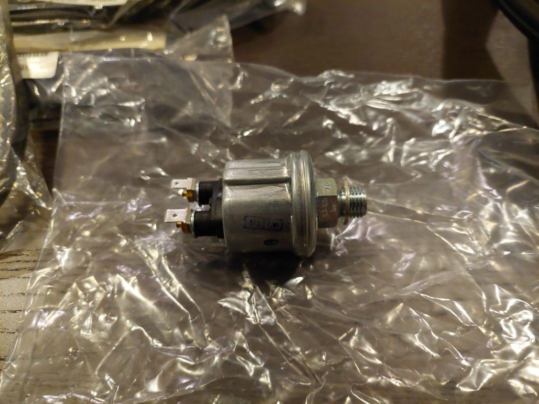 Porsche 996 Turbo oil pressure sensor, Car Accessories, Car