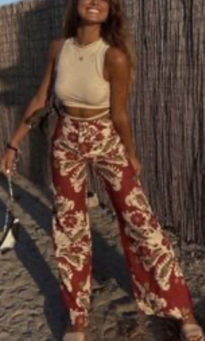 Printed pants Zara, Women's Fashion, Bottoms, Other Bottoms on Carousell