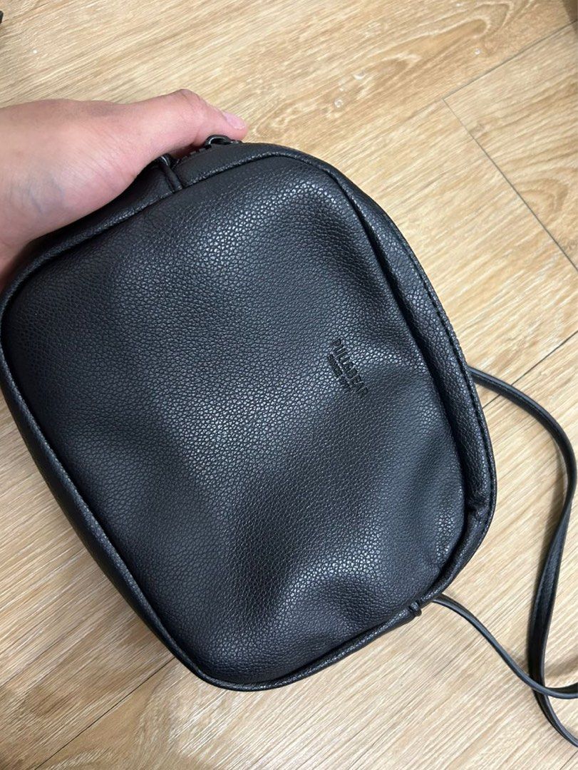Pull and cheap bear sling bag