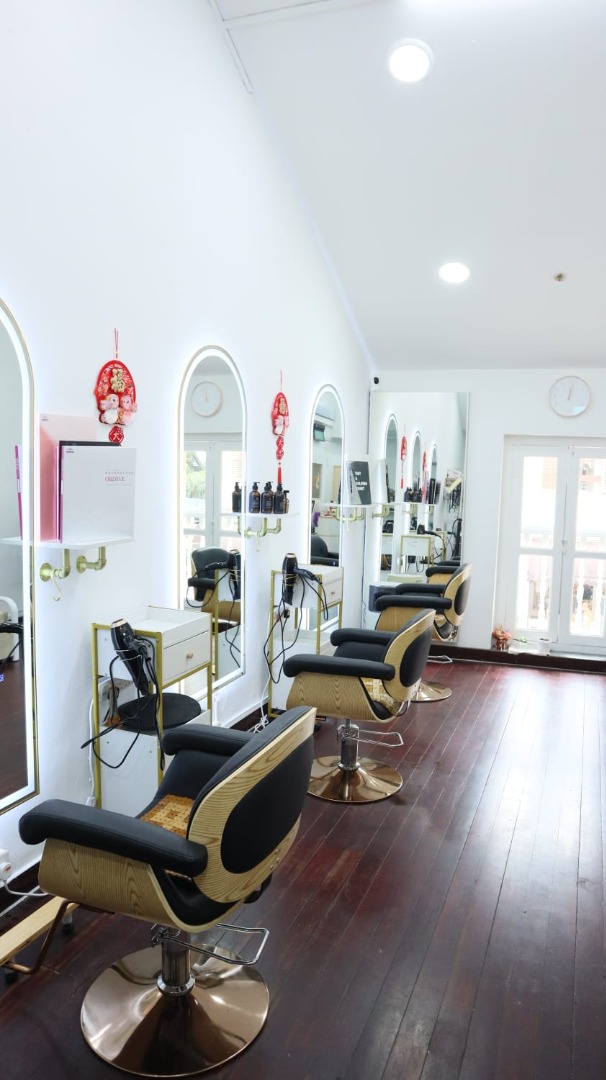 Salon Seat eyelash bed Rental at Prime Location, Property, Rentals