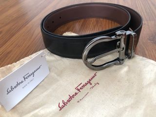 Salvatore Ferragamo Men's Smooth Reversible Calf Belt with Tonal Metallic Double Gancini Buckle - 46 / Black/Auburn