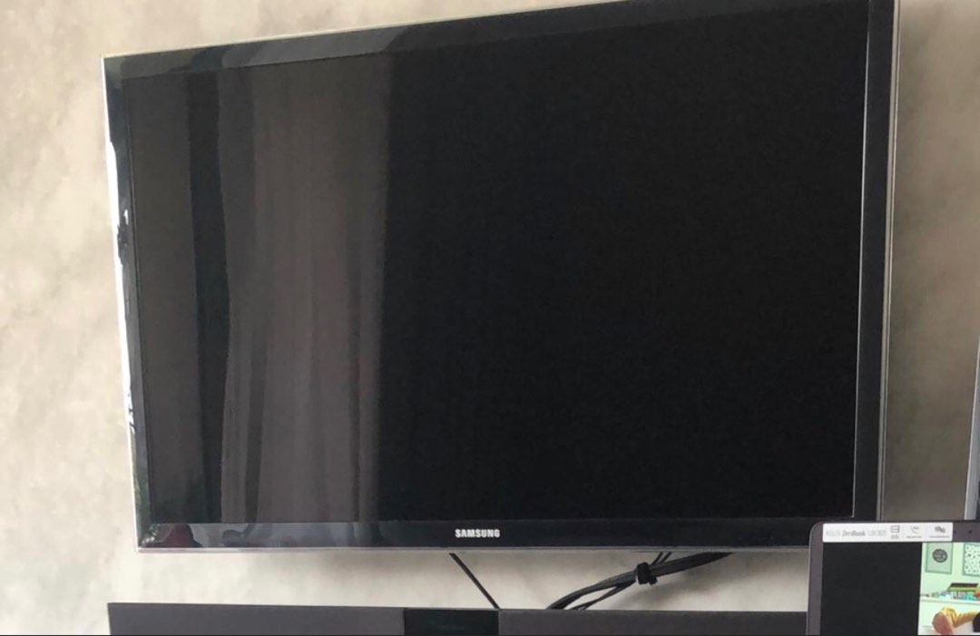 Samsung 40" Series 5 Multi-System LED TV, UA40D5000, TV & Home ...
