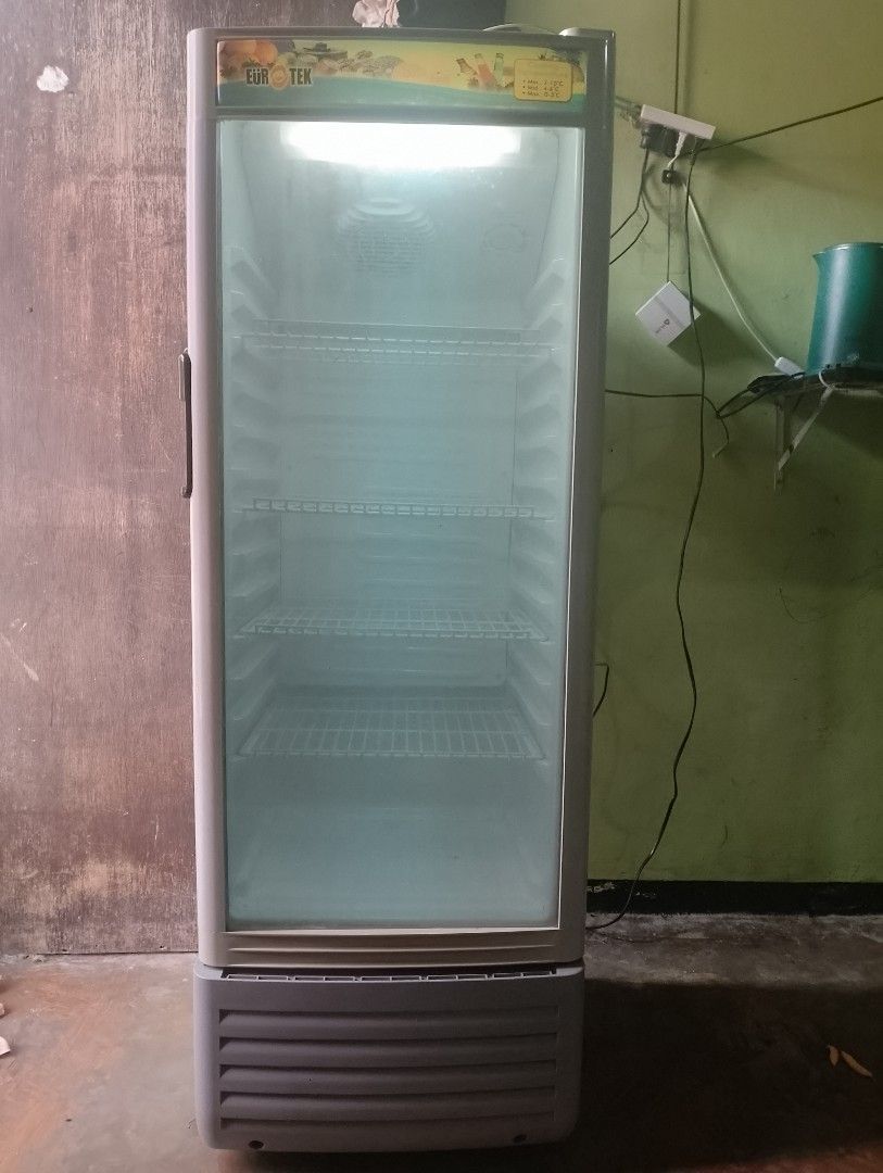 Second hand eurotek chiller 6cuft, TV & Home Appliances, Kitchen