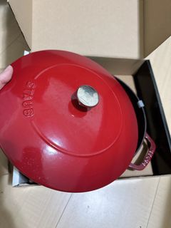 Staub 圓形琺瑯鑄鐵鍋 24公分 法國製 經典紅 燉煮鍋 鐵鍋