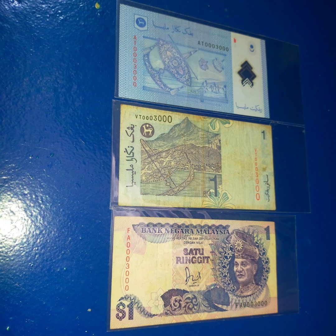 Super radar almost solid (Category: Currency) located in Cheras. Submitted by vintagebundle444 (Listing ID 1225096440, Image 1). Description: RM1 super radar almost solid 0003000 3 design berbeza rm1 Vf/gvf/aef No hole no tear berminat Pm SESUAI UNTUK KOLEKSI TERBAIK ANDA 😃.
