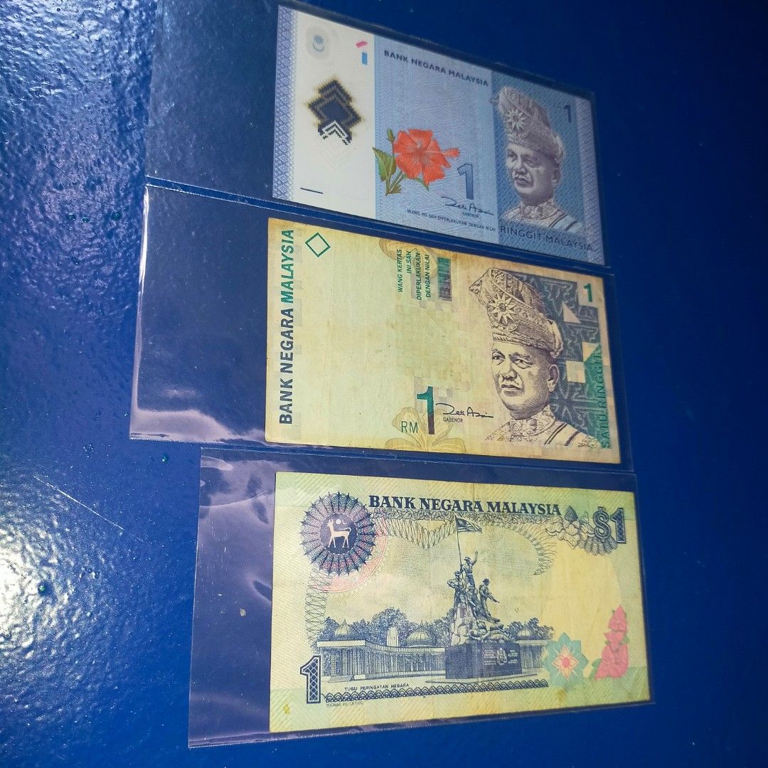 Super radar almost solid (Category: Currency) located in Cheras. Submitted by vintagebundle444 (Listing ID 1225096440, Image 2). Description: RM1 super radar almost solid 0003000 3 design berbeza rm1 Vf/gvf/aef No hole no tear berminat Pm SESUAI UNTUK KOLEKSI TERBAIK ANDA 😃.