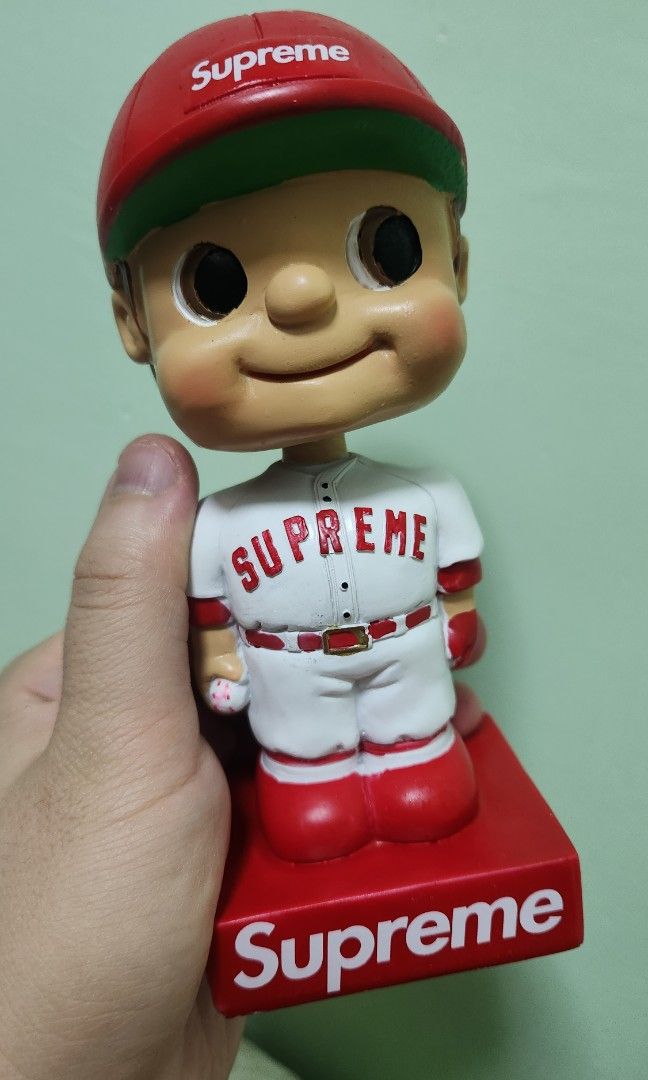 Supreme Bobblehead, 興趣及遊戲, 玩具& 遊戲類- Carousell