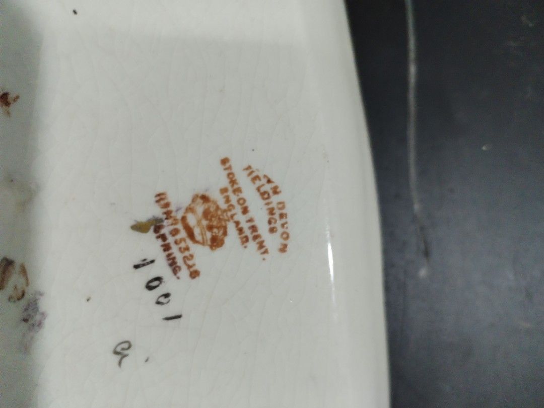 Victorian Leafy Dish, Hobbies & Toys, Collectibles & Memorabilia