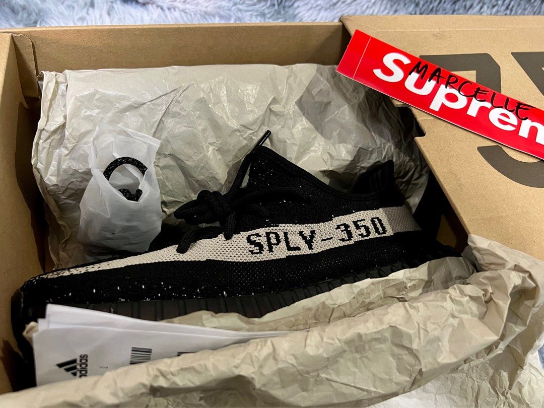 yeezy 350v2 oreo