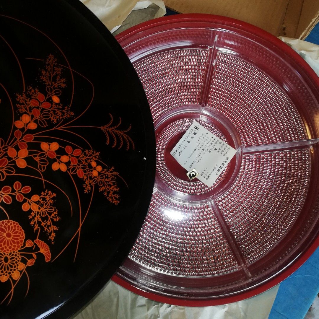 2layer oriental round lacquer box (Category: Food Organization & Storage) located in Paranaque City. Submitted by 4thestate.surplusan (Listing ID 1225139681, Image 2). Description: a very nice, like new bento box fr japan, w divider for snacks etc. paranaque area..