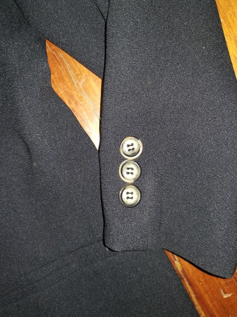 🖤 Single-button blazer / outerwear (Category: Coats, Jackets and Outerwear) located in Muntinlupa City. Submitted by circleback (Listing ID 1225258453, Image 2). Description: Classy and versatile! Has no collar and is held together with a single-button. Very cute for office / travel! Feel free to message for more photos / measurements :).