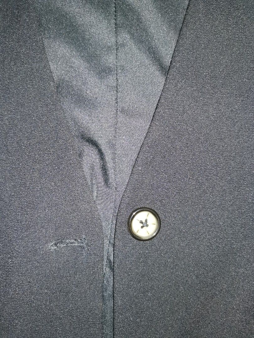 🖤 Single-button blazer / outerwear (Category: Coats, Jackets and Outerwear) located in Muntinlupa City. Submitted by circleback (Listing ID 1225258453, Image 3). Description: Classy and versatile! Has no collar and is held together with a single-button. Very cute for office / travel! Feel free to message for more photos / measurements :).