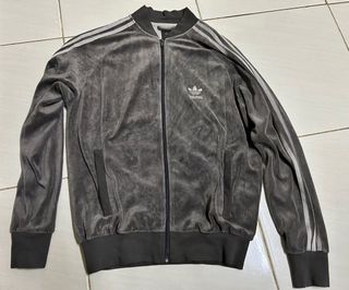 (Category: ) located in . Submitted by Preloved_item (Listing ID 1225301936, Image 1). Description: .