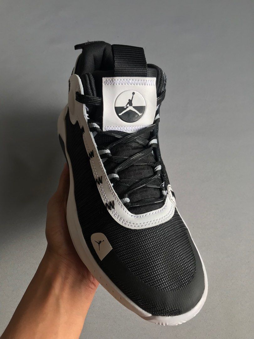 jumpman jordans black and white