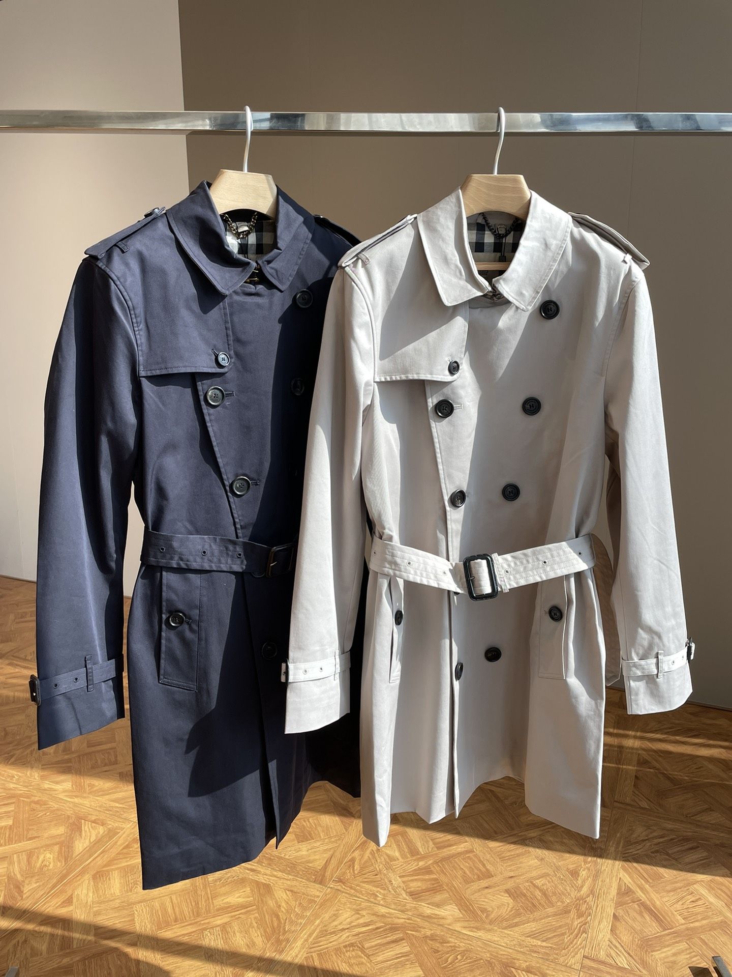 Authentic Burberry Men s Sandringham mid length Luxury Apparel on Carousell