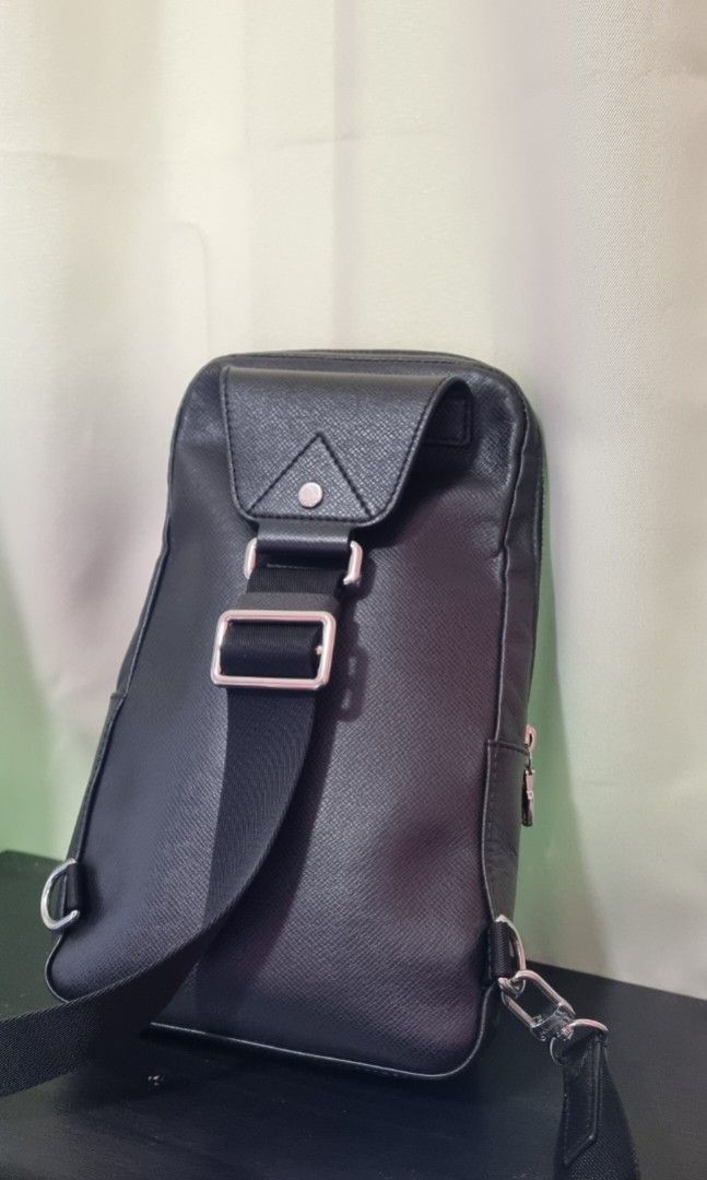 Louis Vuitton Avenue Sling Bag Taiga Black For Men, Men's Bags, Messenger  And Crossbody Bags 12.2in/31cm LV M30443 in 2023