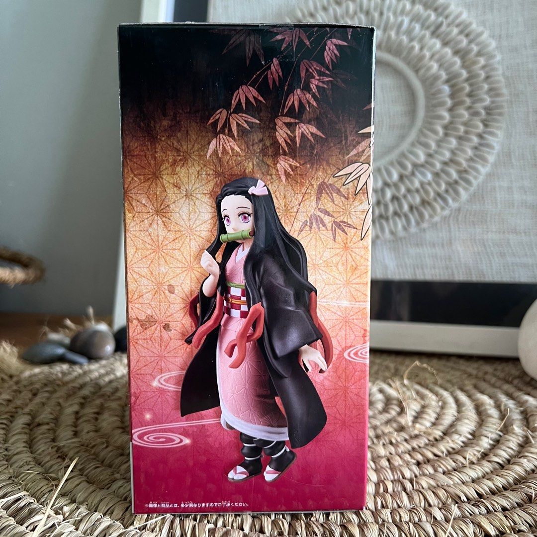 Figures et katanas Demon Slayer Kimetsu no Yaiba à