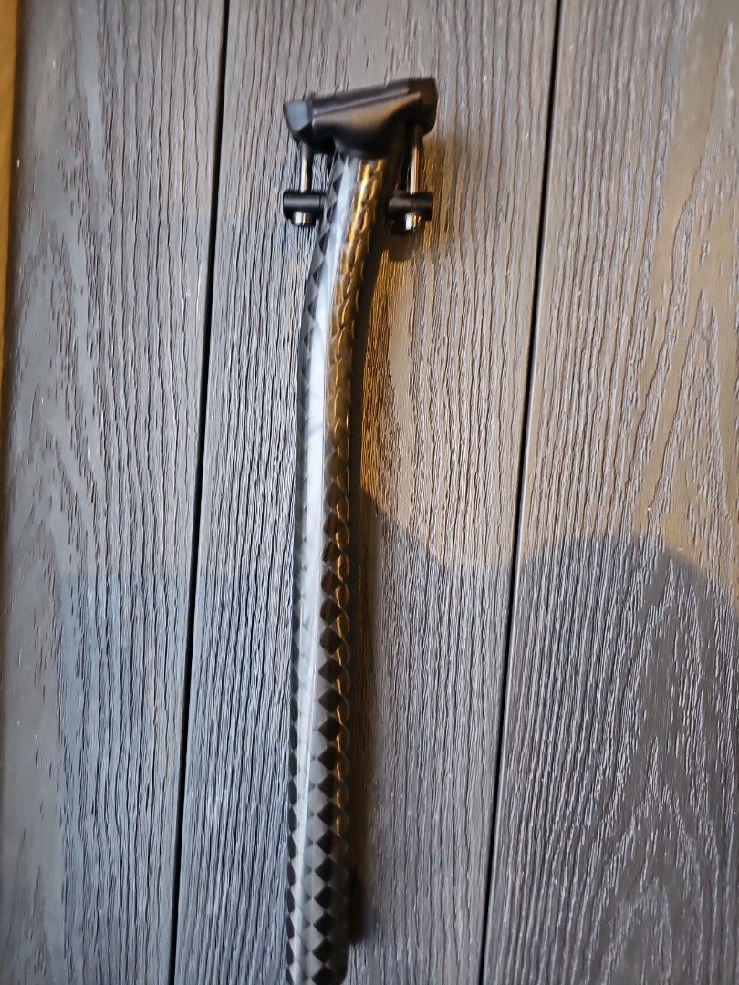 Beast Carbon Seatpost, Sports Equipment, Bicycles & Parts, Parts