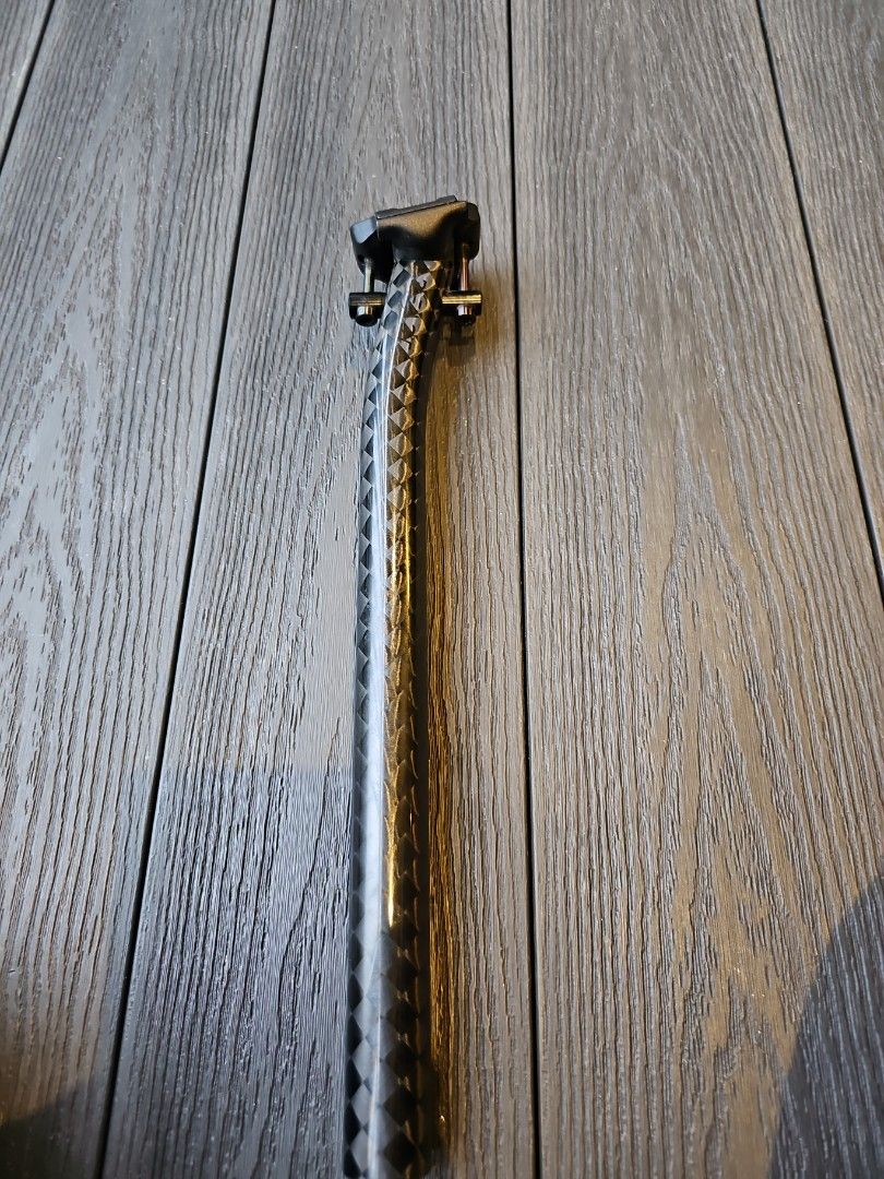 Beast Carbon Seatpost, Sports Equipment, Bicycles & Parts, Parts
