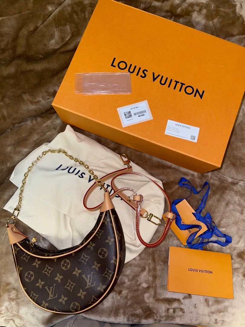 Louis Vuitton Loop Bag Unboxing and what fits in my bag! 