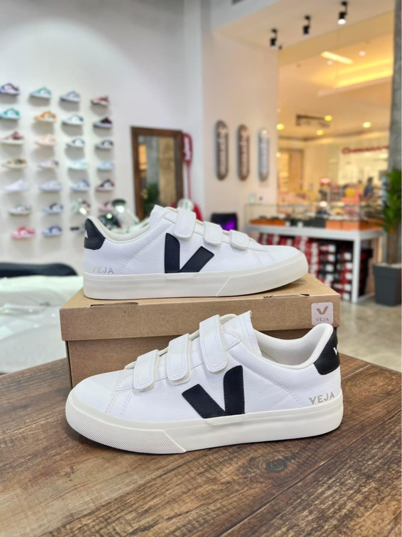 Brandnew authentic Veja sneakers, Women's Fashion, Footwear, Sneakers