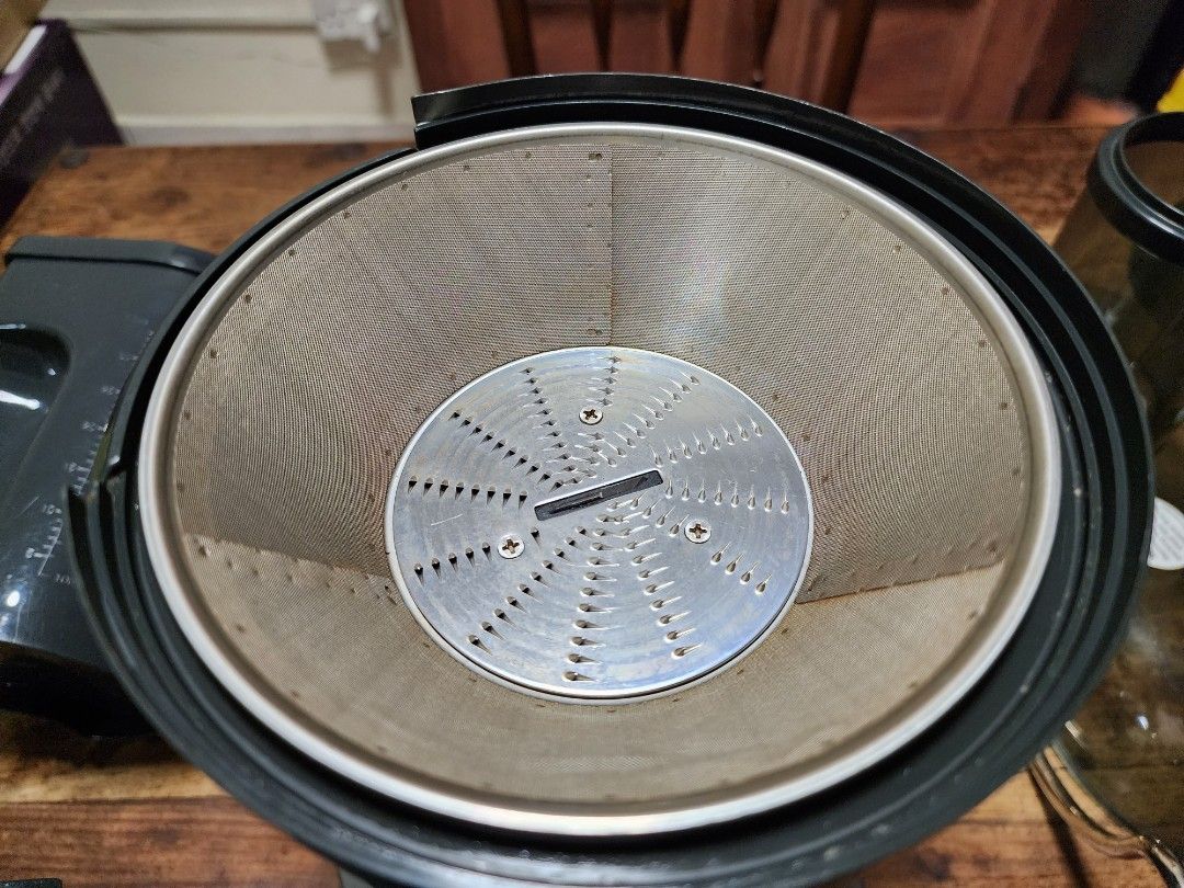 Breville JE900 Juice Fountain Professional Juice Extractor, TV & Home