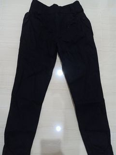 Celana Hitam