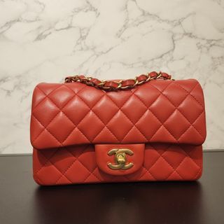 What fits inside CHANEL SQUARE MINI FLAP with PEARL CRUSH? unbox / modshots  / how to wear? 