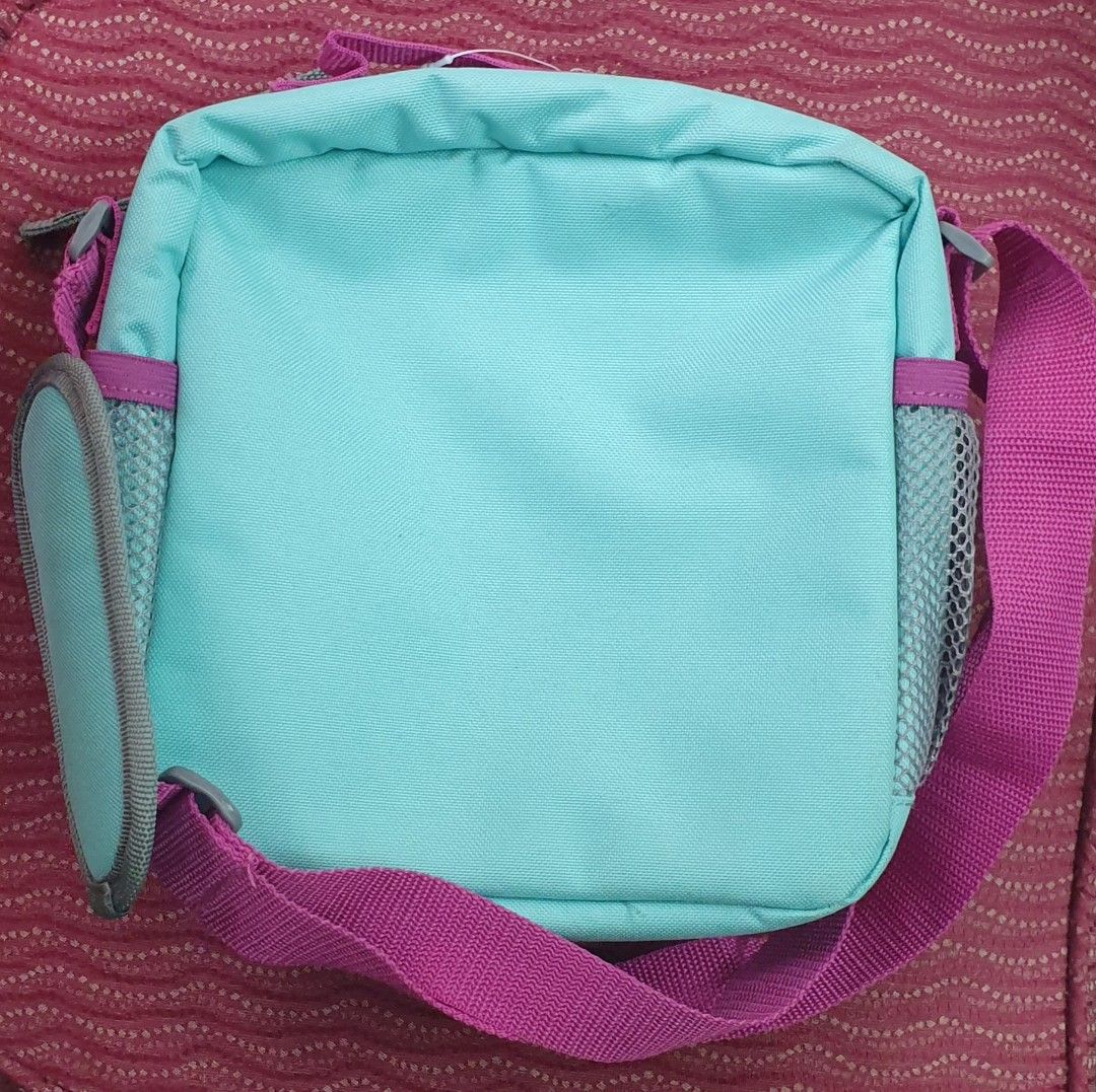 Coleman Cooler Bag 5 (Category: Other Babies Going Out Needs) located in San Juan City. Submitted by sparkjoy4 (Listing ID 1225196116, Image 2). Description: Coleman Cooler Bag 5 Aqua Color Brand new with tag Keeps content chilled up to 6 hiurs 5 liters capacity Fits up to 3x0.5L water bottles.