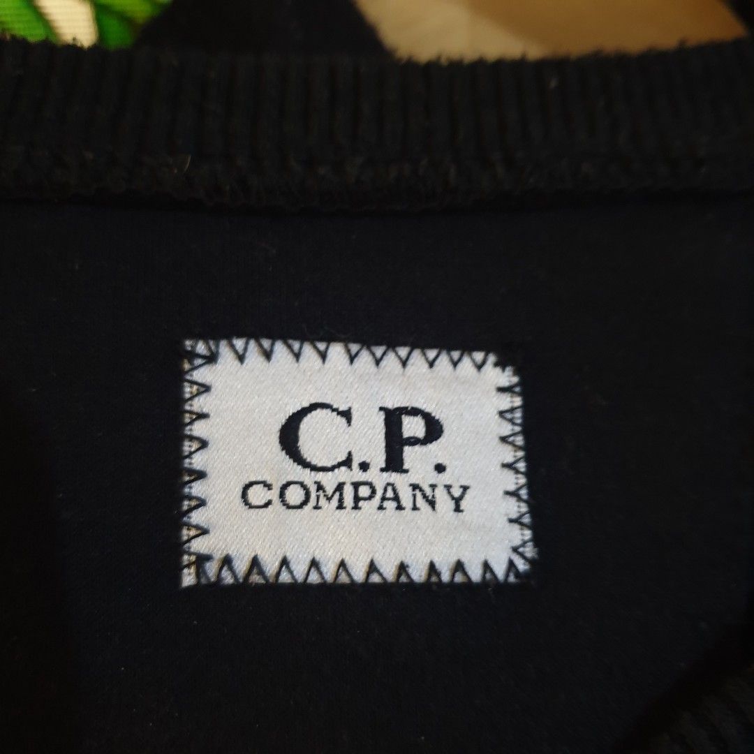 Crewneck CP COMPANY, Fesyen Pria, Pakaian , Atasan di Carousell