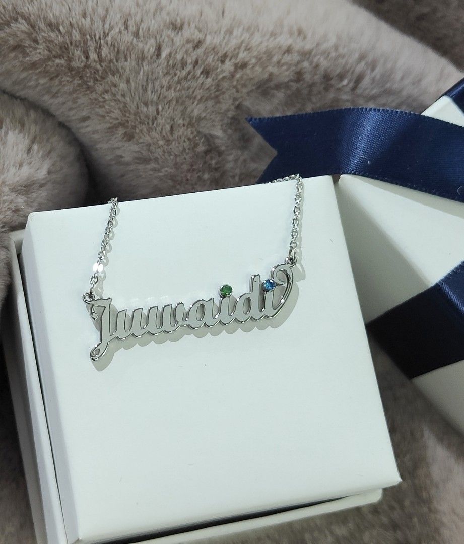 Customised nameplate pendant, Women's Fashion, Jewelry & Organisers