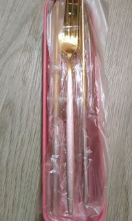 Cutlery set in pink & blue