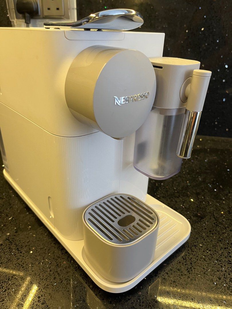 Delonghi Nespresso Coffee Machine, TV & Home Appliances, Kitchen