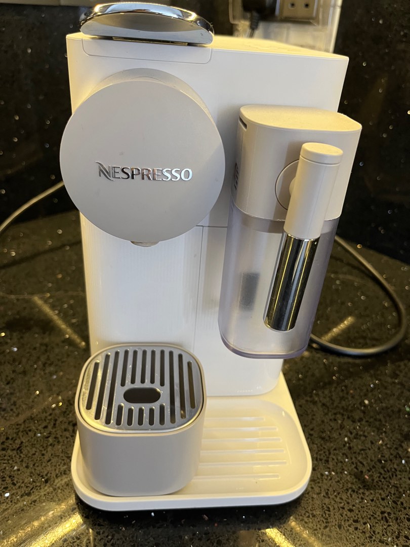 Delonghi Nespresso Coffee Machine, TV & Home Appliances, Kitchen