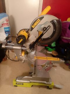Dewalt 12" sliding Mitre saw
