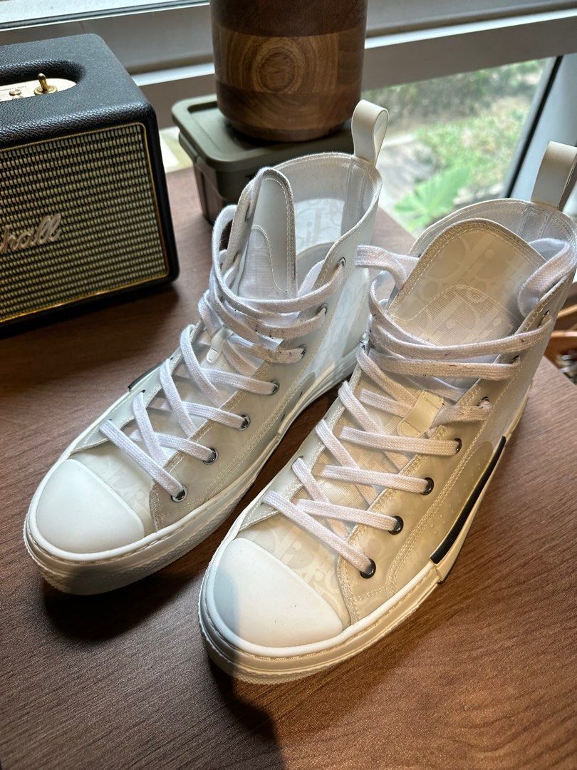 dior b23 high top on feet
