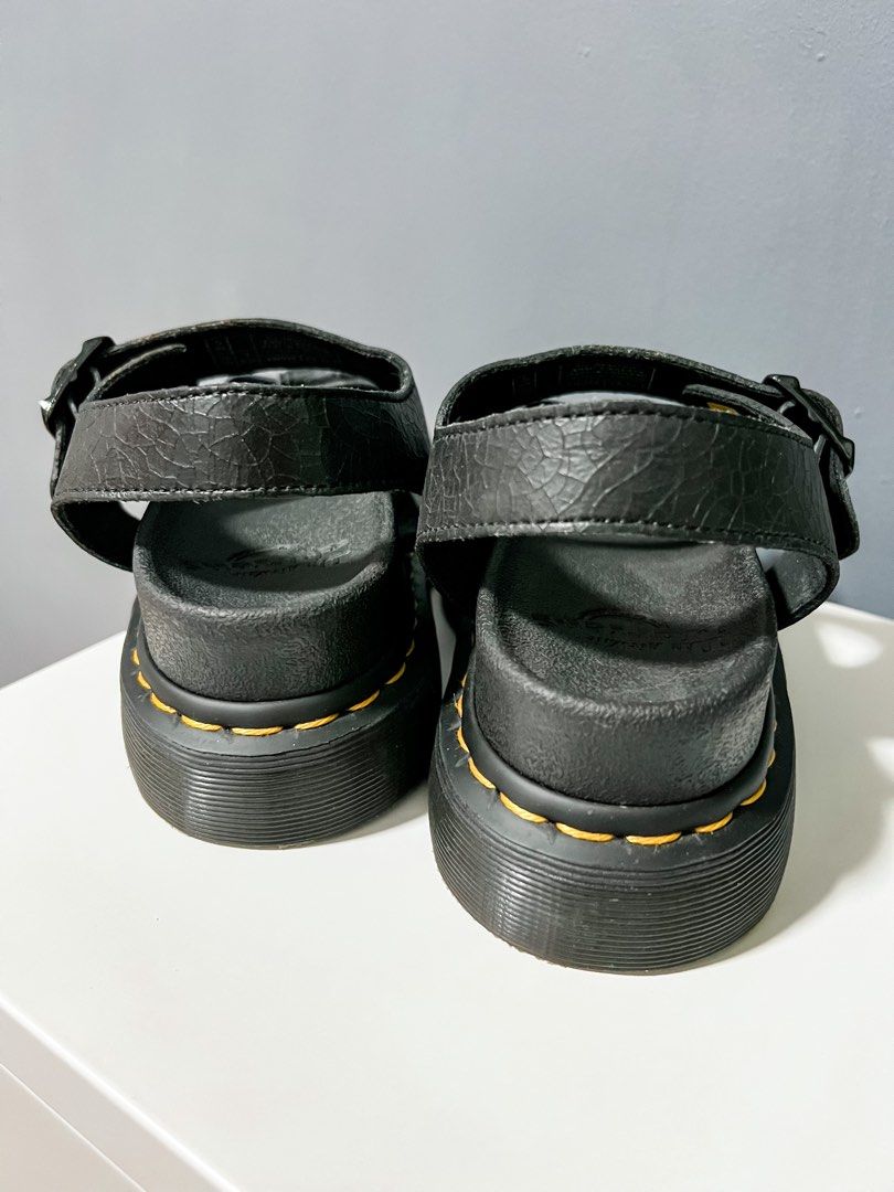 Dr martens 2025 romi crackle sandals