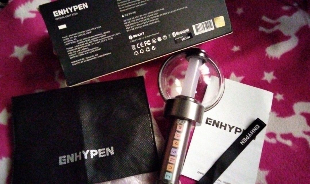 enhypen lightstick / engene bong (Category: K-Wave Merchandise) located in Bago City. Submitted by xiimber (Listing ID 1225127862, Image 2). Description: engene bong 10/10 9/10 box with strap,bag and manual with stickers on it w/o PCs only gcash only flash exp, ggx, sco 2k only !. @woncartz_ on twt !.