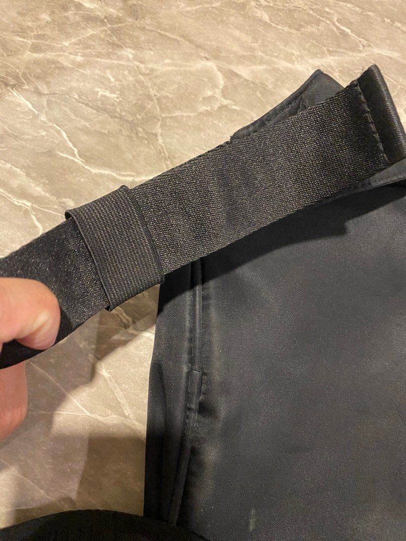 Essentials pouch (Category: Belt bags, Clutches and Pouches) located in Singapore. Submitted by copordrop4209 (Listing ID 1225116010, Image 3). Description: Original No trades Black pouch in very good condition Fear of god.